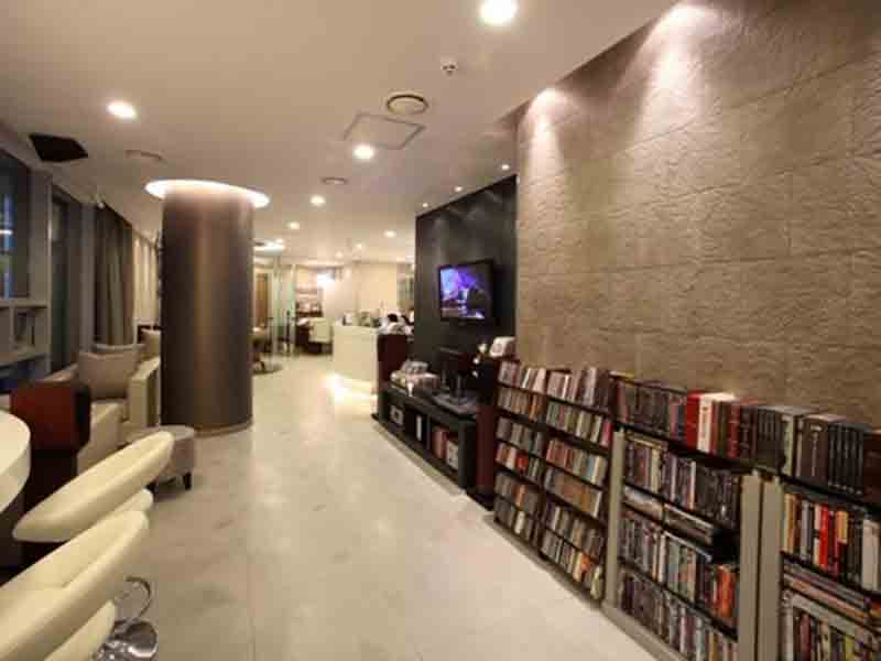 Clean and modern interior hallway at Evita Clinic Seoul