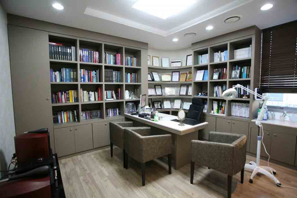 Doctor’s consultation office at Evita Clinic Seoul